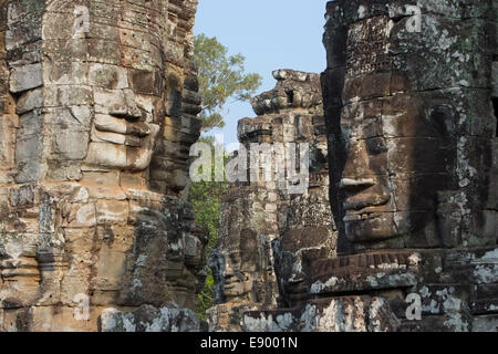 Gigantesche facce buddista di Tempio Bayon ad Angkor in Cambogia Foto Stock