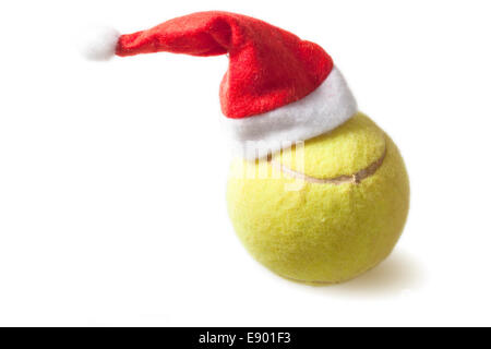 Giallo palla da tennis con santa hat. Foto Stock