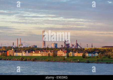 In Europa il più grande porto interno, Duisburg Ruhrort, il fiume Reno, Foto Stock