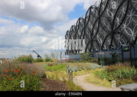 Giardino sul tetto della nuova biblioteca pubblica conosciuta come biblioteca di Birmingham, West Midlands, Inghilterra. Foto Stock