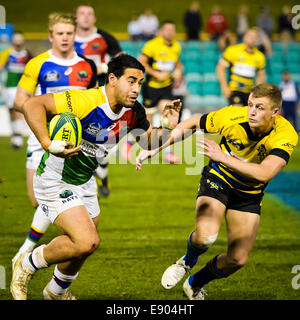 Sydney, Australia. 16 ottobre, 2014. A nord del porto cariche raggi downfield a Leichhardt ovale in Sydney. Credito: MediaServicesAP/Alamy Live News Foto Stock