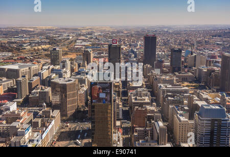 JOHANNESBURG, SUD AFRICA - grattacieli ed edifici nel quartiere centrale degli affari. Vista aerea a ovest dall'alto centro di Carlton