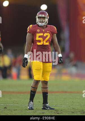 Agosto 30, 2014, Los Angeles, CA. USC Trojans tackle difensivo (52) Delvon Simmons in azione battendo il Raschino di Fresno membro bulldogs 52-13 sabato notte. I cavalli di Troia ha eseguito una scuola- e Pac-12-record 105 svolge mentre scaffalatura fino 37 prima downs e 701 metri di reato totale a Fresno membri 17 prima downs e 317 yards, presso il Los Angeles Memorial Coliseum, il 30 agosto 2014. (Obbligatorio Credito: Jose Marin/MarinMedia.org/Cal Sport Media) (assolutamente - tutte complete fotografo e di credito della società(s) richiesto) Foto Stock