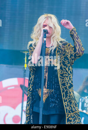 Il cantante Taylor Momsen del abbastanza temerario esegue sul palco del 2014 iHeartRadio Music Festival Village a Las Vegas. Foto Stock