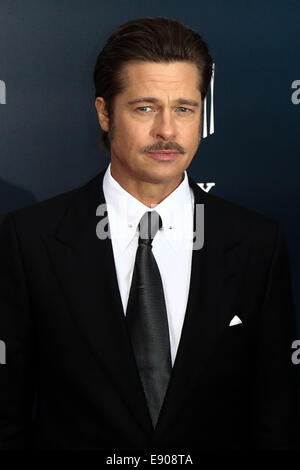 Washington, DC, Stati Uniti d'America. 15 ottobre, 2014. Attore Brad Pitt assiste la prima mondiale di "furia" presso il Newseum su ottobre 15, 2014 a Washington DC. Credito: Debby Wong/Alamy Live News Foto Stock