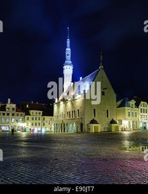 Vista insolita di Tallinn town hall Foto Stock