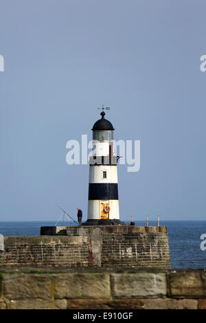 Faro a Seaham porto nella Contea di Durham, Inghilterra. Foto Stock