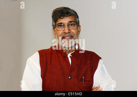 Berlino, Germania. Xvi oct, 2014. La pace Nobel Kailash Satyarthi su ottobre 16, 2014 a Fondazione Robert Bosch a Berlino. Credito: dpa picture alliance/Alamy Live News Foto Stock