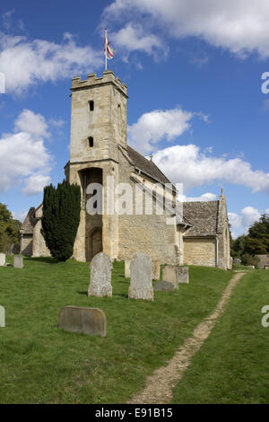 Chiesa di Santa Maria, Swinbrook, Cotswolds, Oxfordshire, England, Regno Unito, Europa Foto Stock