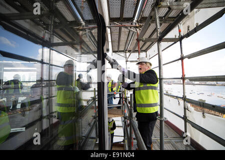 Londra, Regno Unito. Xvii oct, 2014. Il sindaco Boris Johnson visite nuovo vicinato nella penisola di Greenwich 2014 © Guy Corbishley/Alamy Live Foto Stock