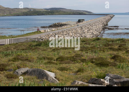 Eriskay Causeway Eriskay di collegamento a sud Uist Ebridi Esterne della Scozia Foto Stock