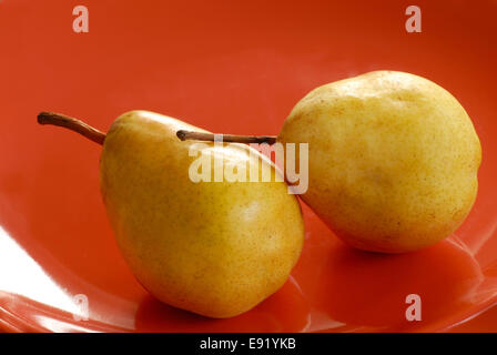 Pere su piastra Foto Stock