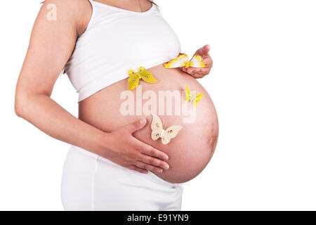 Bella donna incinta con farfalle Foto Stock