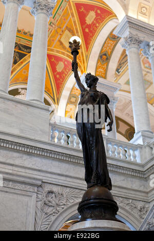 Statua nella Biblioteca del Congresso a Washington DC Foto Stock