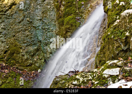 Mountain Creek Waterfall lunga esposizione Foto Stock