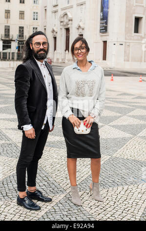 Carlos Proença e Susana Venancio arrivando al Pedro Pedro Primavera/Estate 2015 pista mostra a Lisbona, Portogallo - Ott 12, 2014 - Foto: Pista Manhattan/Celine Gaille Foto Stock