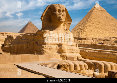 Completa il profilo Sphynx Piramide Giza Egitto Foto Stock