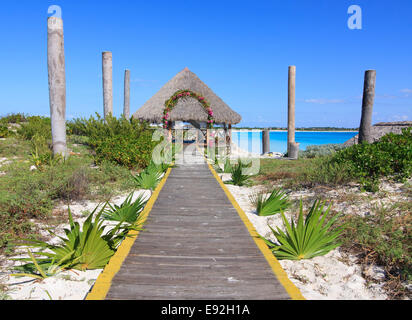 Wedding gazebo sulla costa dei Caraibi. Foto Stock