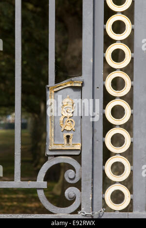 Foro per chiave serratura al Canada Gate Londra Inghilterra Foto Stock