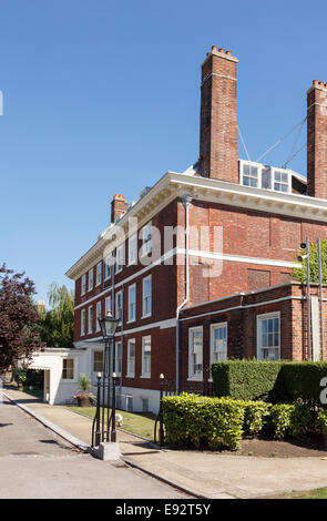 Signor Commissario georgiano casa costruita anteriore 1704 più antica costruzione navale in Inghilterra in Historic Dockyard Chatham Kent England Regno Unito Foto Stock