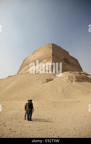 La piramide del Re Snefru (il primo re della IV dinastia, è salito al trono intorno 2613 BC) Foto Stock