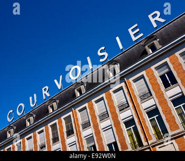 Segno sopra il cognac Courvoisier ( distilleria accanto al fiume Charente in Jarnac Charente regione del sud-ovest della Francia Foto Stock