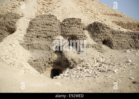 Un mastaba (che significa "casa per l'eternità' o 'casa eterna"), è un tipo di antica tomba egizia. Foto Stock