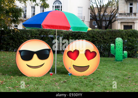 'Non posso portare i miei occhi Off" è una scultura di Gabriele De Santis presso il fregio Art Fair 2014, Regents Park, London, Regno Unito. Foto Stock