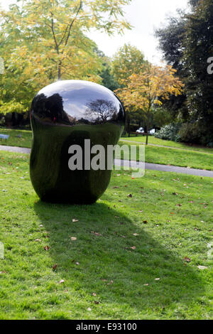 Testa (MAO) una scultura da non indispensabile al fregio Art Fair 2014, Regents Park, London, Regno Unito. Foto Stock