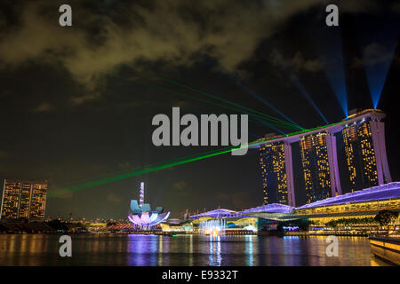 Laser Show di Marina Bay Sands Foto Stock