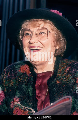 New York, NY - circa 1989- 1992 - ex Congresso donna bella Abzug indossando il suo marchio hat. ©Stacy Rosenstock Walsh/Alamy Foto Stock