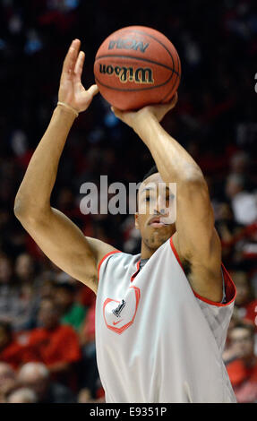 Albuquerque, NM, Stati Uniti d'America. Xvii oct, 2014. Elia Brown ha vinto tre punti concorso di tiro al lobo ululare. Venerdì, Ottobre 17, 2014. © Jim Thompson/Albuquerque ufficiale/ZUMA filo/Alamy Live News Foto Stock