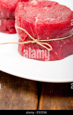 Fresco di manzo crudo filet mignon tagliare pronto per cucinare Foto Stock