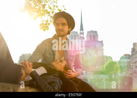 Coppia a Parigi Foto Stock