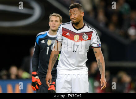 Geselnkrichen, Germania. Xiv oct, 2014. La Germania Jerome Boateng reagisce durante UEFA EURO 2016 qualifica partita di calcio tra Germania e Irlanda in Geselnkrichen, Germania, 14 ottobre 2014. Foto: Thomas Eisenhuth/dpa/Alamy Live News Foto Stock