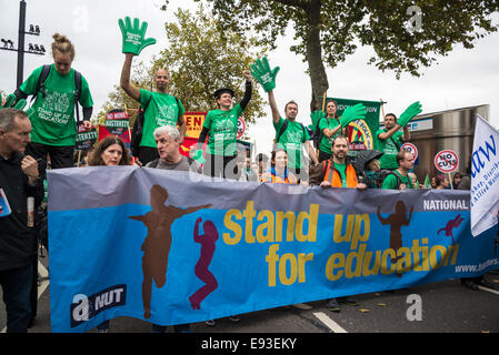 Stand up per l'istruzione banner. La Gran Bretagna ha bisogno di un aumento di stipendio marzo, Londra, 18 ottobre 2014, UK Credit: Bjanka Kadic/Alamy Live News Foto Stock