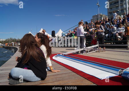 Salonicco, Grecia. Xviii oct, 2014. World Rowing Coastal Championships Finals . Giorno due del 2014 mondo costiero campionati di canottaggio in primo piano le sessioni finali, nel nord del porto greco città di Salonicco. Credito: Orhan Tsolak/Alamy Live News Foto Stock