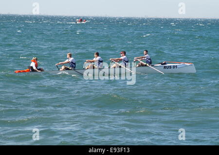 Salonicco, Grecia. Xviii oct, 2014. World Rowing Coastal Championships Finals . Giorno due del 2014 mondo costiero campionati di canottaggio in primo piano le sessioni finali, nel nord del porto greco città di Salonicco. Credito: Orhan Tsolak/Alamy Live News Foto Stock