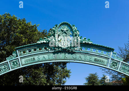 Sather porta d'ingresso alla University of California di Berkeley, Berkeley, California, Stati Uniti d'America Foto Stock