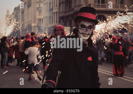 Barcellona, Spagna - 23 Settembre 2012: Fire devils in Fire-Run (Correfoc) come parte del festival La Mercè Foto Stock