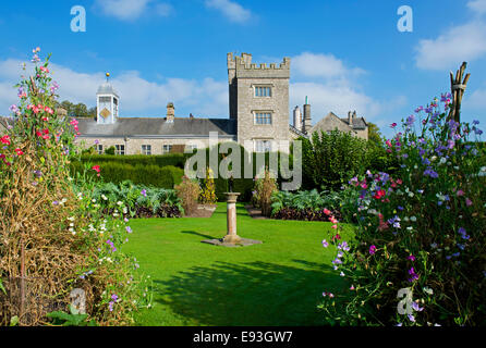 Giardini a Levens Hall, Cumbria, England Regno Unito Foto Stock