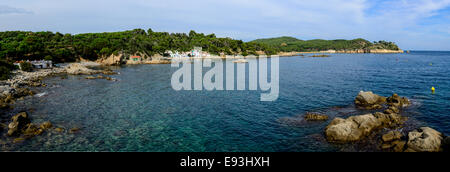 Panorama di Cala S'Alguer in Costa Brava la regione di Catalunia, Spagna. Foto Stock