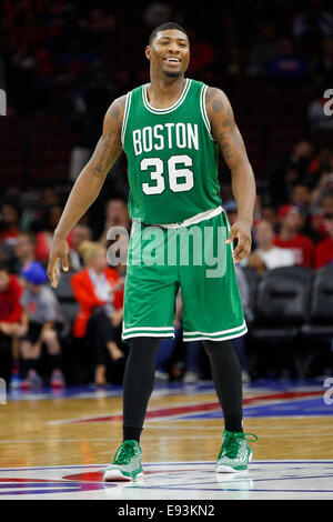 Ottobre 16, 2014: Boston Celtics guard Marcus Smart (36) reagiscono durante l'NBA preseason game tra i Boston Celtics e la Philadelphia 76ers presso la Wells Fargo Center di Philadelphia, Pennsylvania. I Celtics vinto 111-91. (Christopher Szagola/Cal Sport Media) Foto Stock