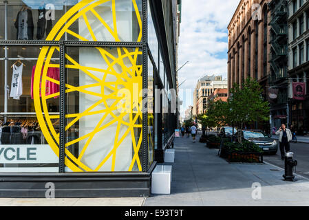 New York, NY 18 ott 1014 - Lafayette e Great Jones strade in Noho ©Stacy Rosenstock Walsh/Alamy Foto Stock