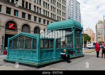 New York, NY 18 ott 1014 - Astor Place Stazione della Metropolitana Foto Stock