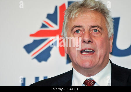 Belfast, Irlanda del Nord. Xviii oct, 2014. Jim Nicholson MEP parlando all'Ulster unionista credito Conferenza: Stephen Barnes/Alamy Live News Foto Stock