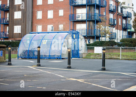 Noleggio lock up sul ponte Westham,,Weymouth Dorset. Foto Stock