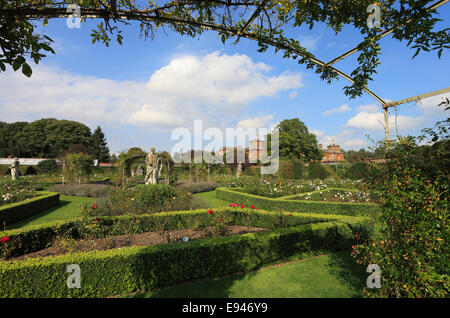 Il giardino delle rose a Houghton Hall, Norfolk, Inghilterra. Foto Stock