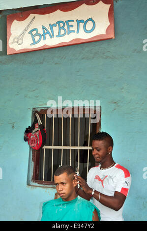 Un barbiere in Cuba Foto Stock