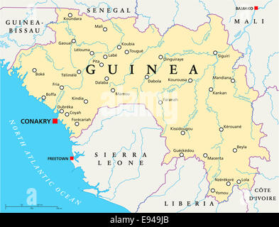 Guinea Mappa Politico con capitale Conakry, le frontiere nazionali, importanti città, fiumi e laghi. Etichetta inglese e la scala. Foto Stock